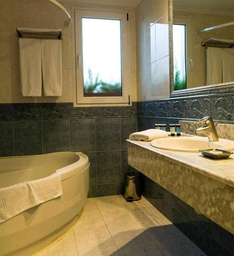 Hotel Suite Miono กาสโตร-อูร์เดียเลส ภายนอก รูปภาพ
